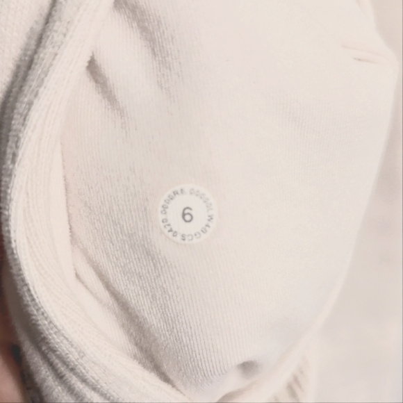 Lululemon Radiant Full Zip Jacket, Size 6, in Ivory. EUC - Picture 4 of 5